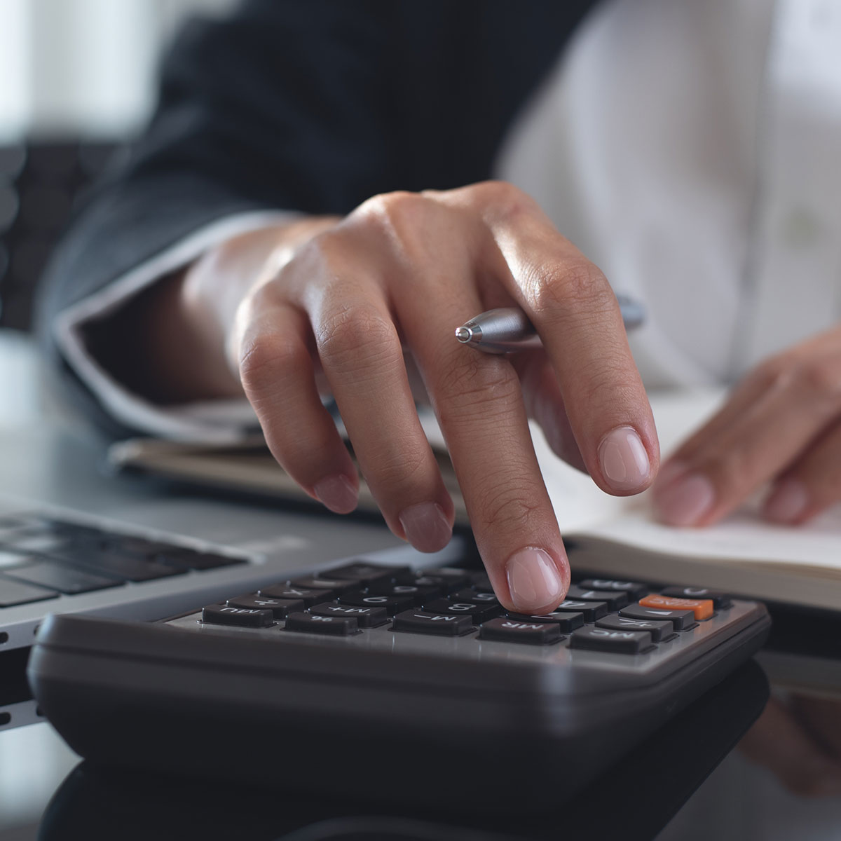 accountant-calc Accountant calculating numbers